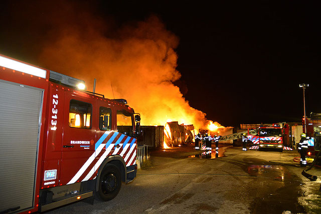 2016/25/20160118-19u51 GB 012 Grote brand Zeeweg.jpg